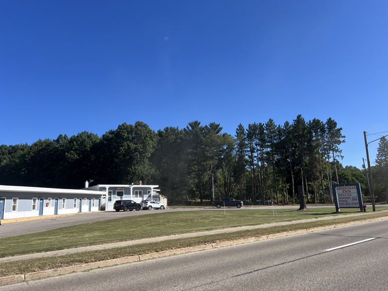 Bridgman Inn (Lazy V Motel) - Sept 4 2024 (newer photo)